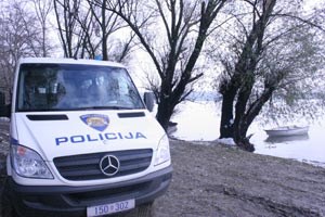Slika PU_VS///policija_uz_rijeku.jpg