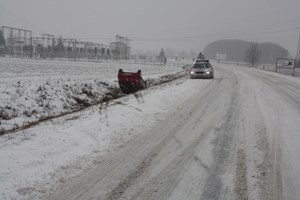 Slika PU_vs/Prometne/slijetanje-snijeg-mala.JPG
